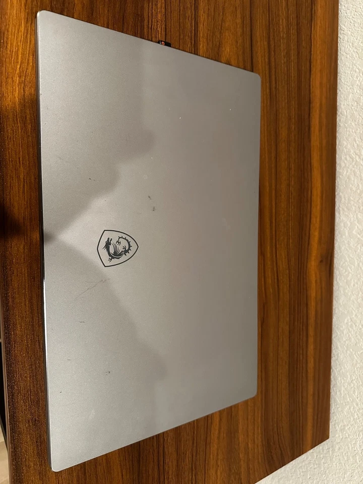 微星笔记本电脑 17.3 i7 第 10 代 银色 状况良好 — 第 2/3 张图片