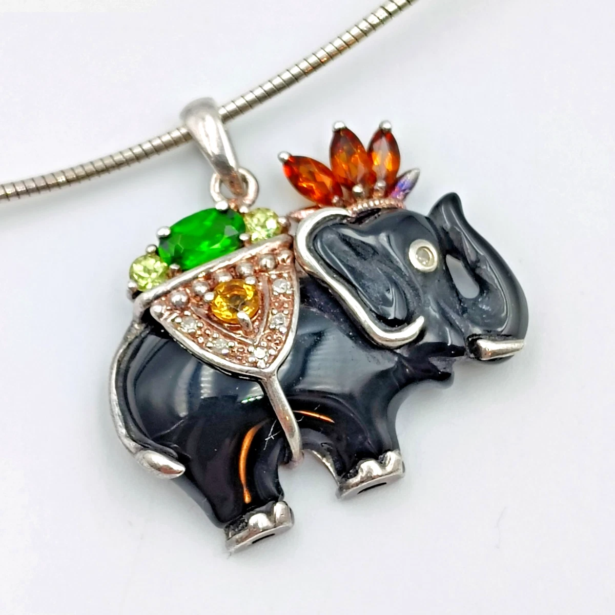 Pendentif éléphant En Métal Avec Chaîne - Couleurs Bleu Et Jaune - Bijou Fantaisie Neuf Avec étiquettes