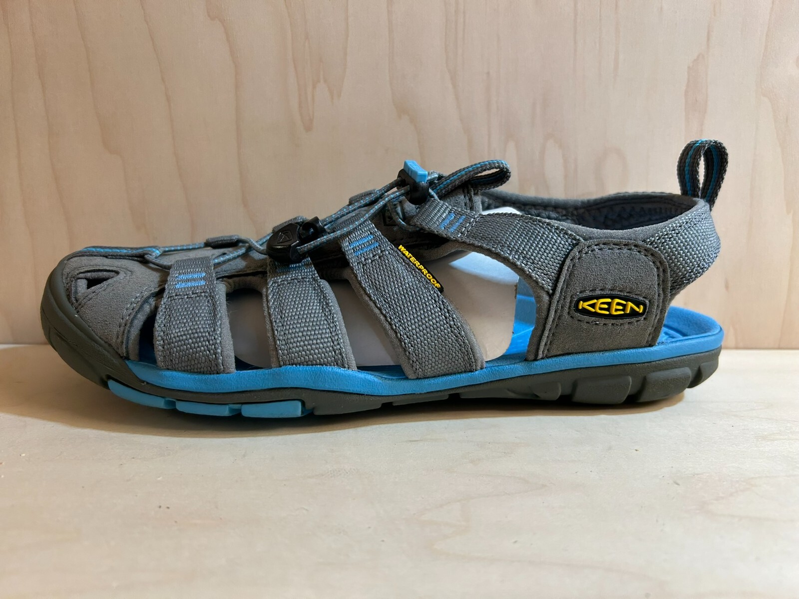 Keen Clearwater CNX sneaker da donna US 8 5 Gargoyle blu norvegese