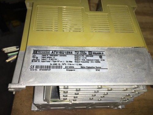 Square D TELEMECANIQUE Altivar 18 drive, 0.75kw/1hp, 380v/460v, ATV18U18NA - Picture 2 of 4