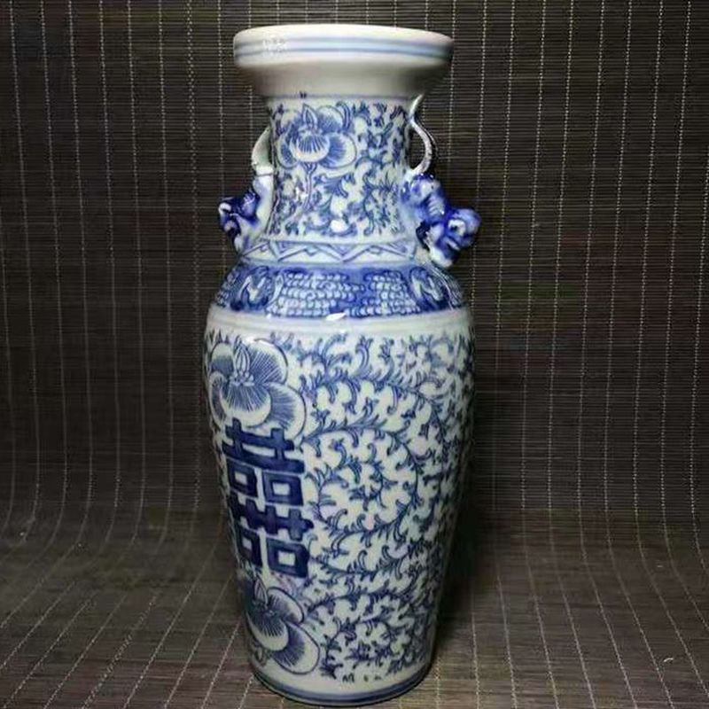 Chinese Hand-painted Blue and White Porcelain Double Happiness Double Ear Bottle