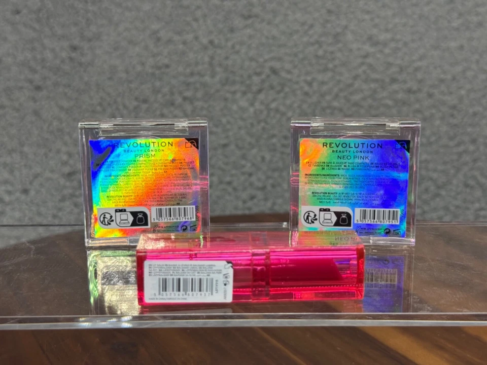 Revolution Mood Switch Set Blush Powder Rouge Blusher Cherry Red Lip Stick - Image 2 of 4