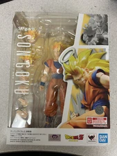 *BOX DAMAGED* Dragon Ball Z: Super Saiyan 3 Son Goku S.H.Figuarts Action Figure