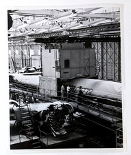 1960s Airplane Factory Workers TWA Airlines Plane Engine Vintage Press Photo