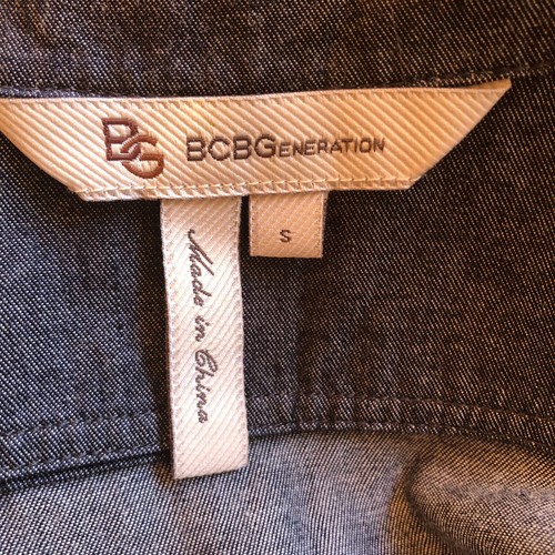 BCBG GENERATION Top Chambray blue cold shoulder button Up blouse Small S Cotton - Picture 6 of 7
