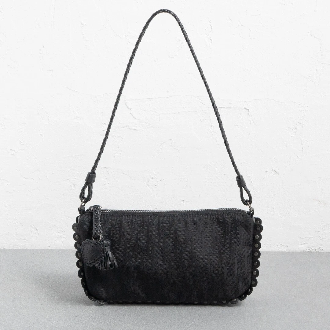 Sac bandoulière trotteur CHRISTIAN DIOR cuir nylon noir argent cœur clouté année 2000