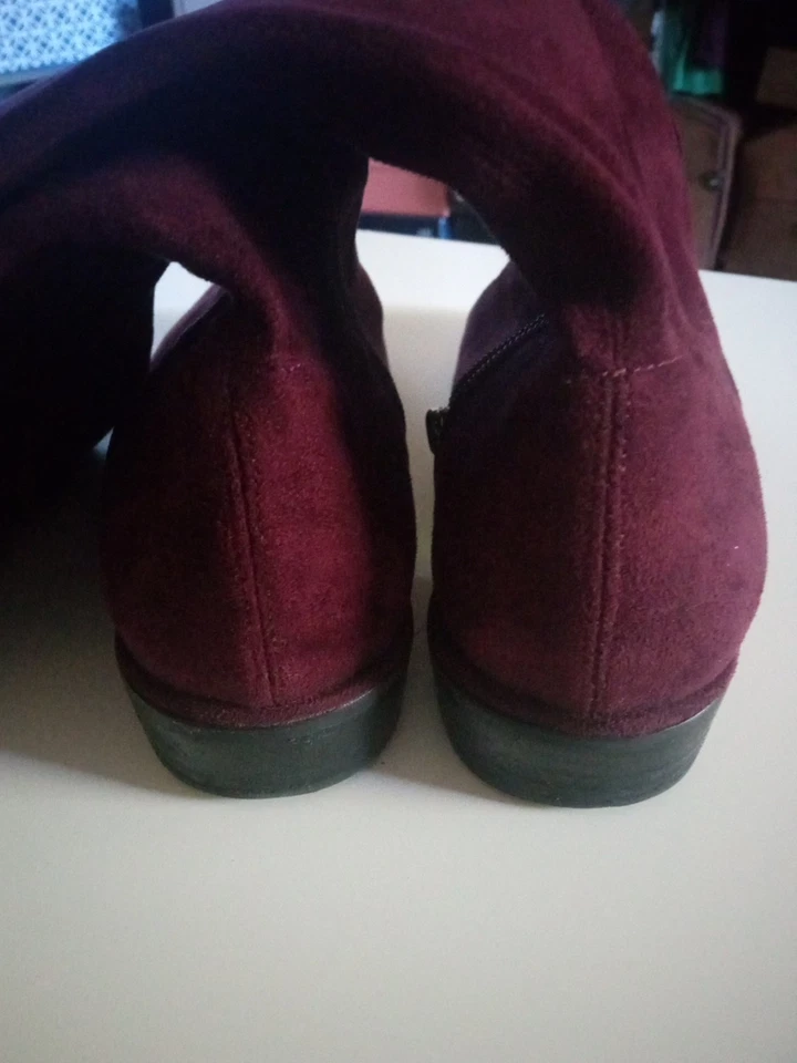 Botas hasta la rodilla de gamuza borgoña Mark Fisher, talla 8. Foto 3 de 4