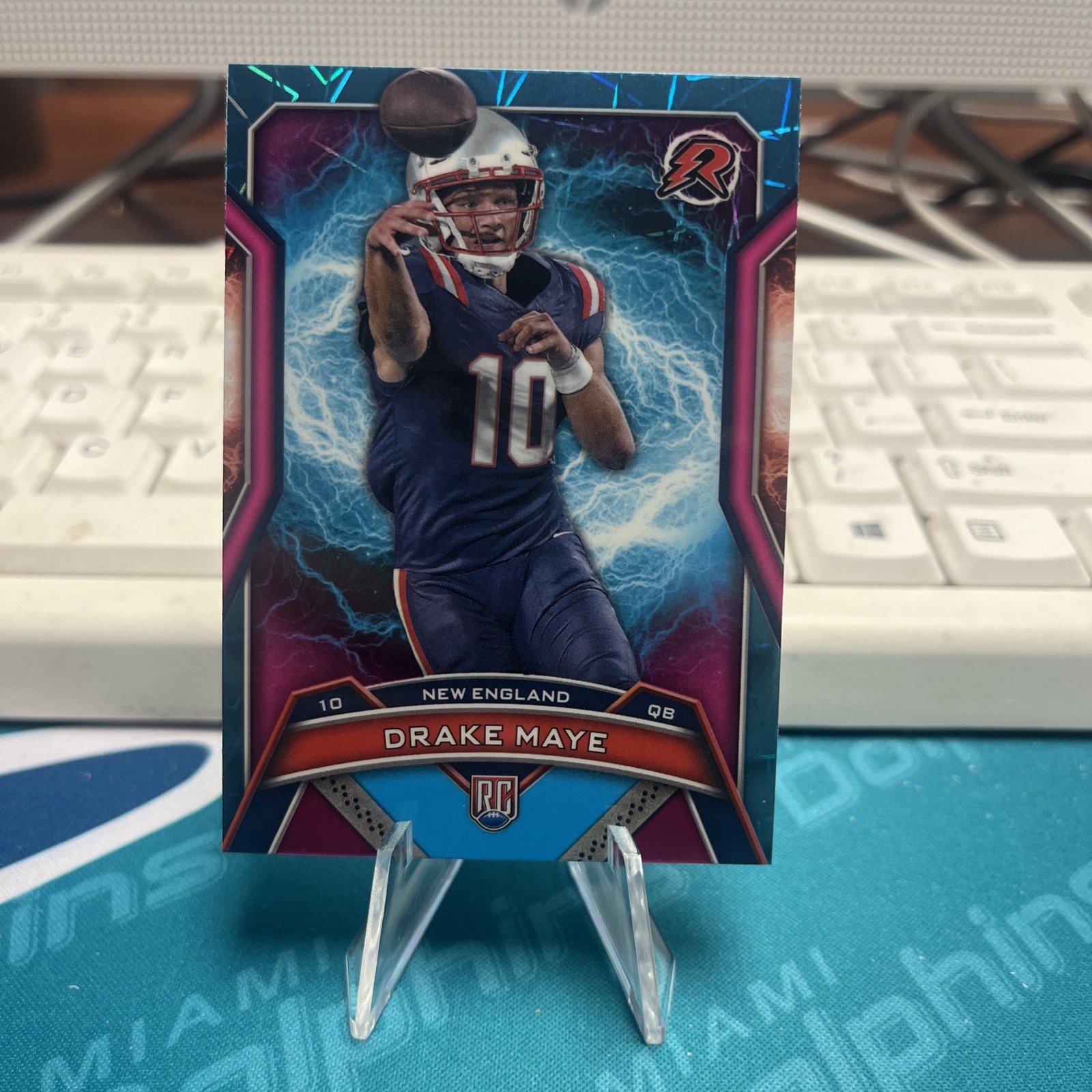 2024 Topps Resurgence - Rookies Drake Maye #164 Sky Blue & Pink Shock Refractor