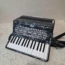 Good condition accordion Kyoritz ACD-400 with hard case 30 keys