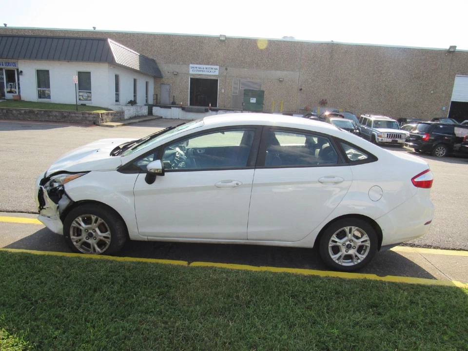 Ford Fiesta 2015 cabina caja de fusibles Foto 2 de 4