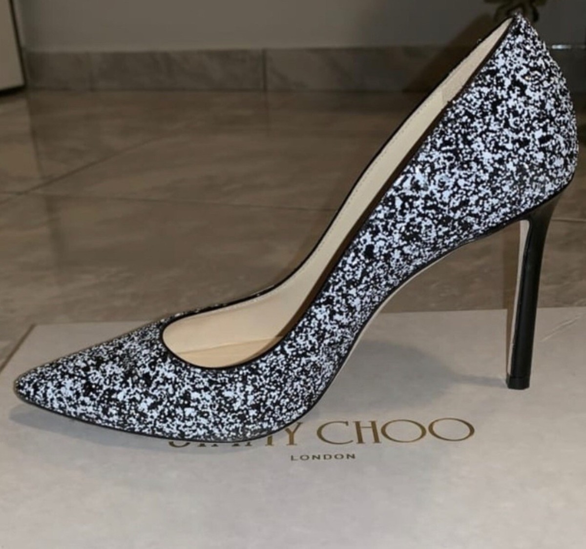 靴 JIMMY CHOO Romy 100 Black Suede Pointy Toe Pumps | Romy 100 | Pre Fall 16