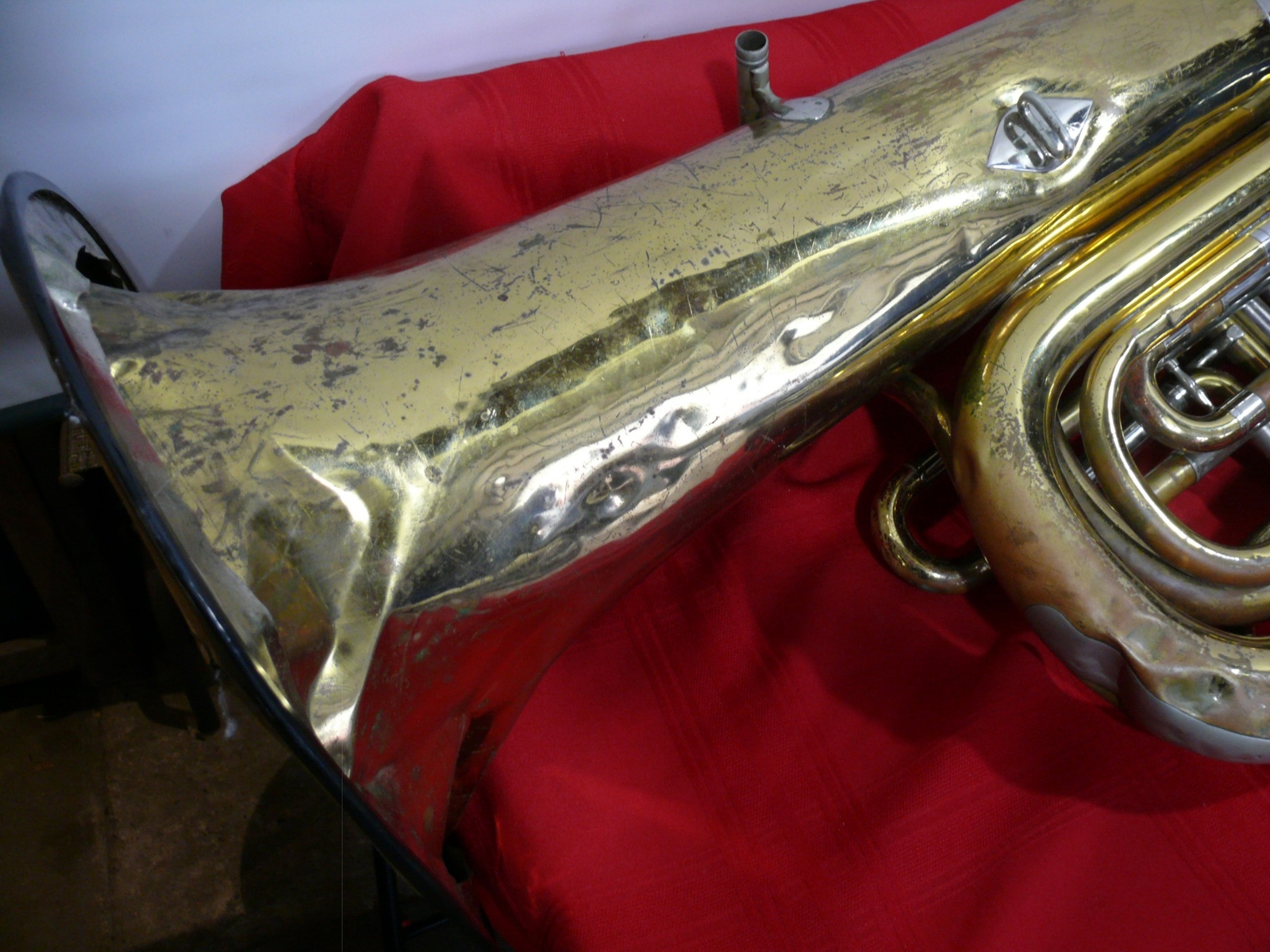 Mirafone 6102 Tuba for parts or repair. Missing mouthpiece and no case