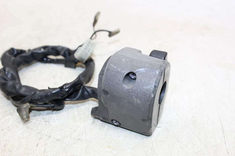 Interruptores de sinalização 2004 Yamaha Yzf R1 clipe esquerdo no cabo buzina - Imagem 4 de 4