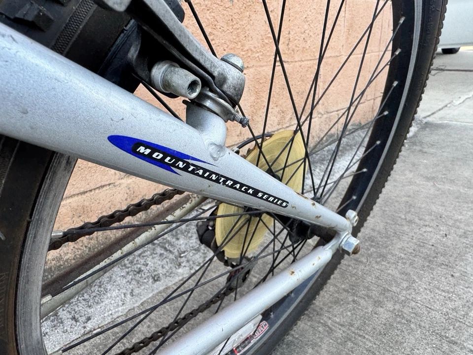 Bicicleta azul de TREK modelo Mountaintrack 220 Foto 4 de 4