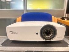OPTOMA EH460ST PROJECTOR Short Throw HDMI Projector. EXTREMELY LOW LAMP HOURS