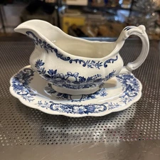 Ridgway Staffordshire Vintage Gravy Boat with Attached Underplate England