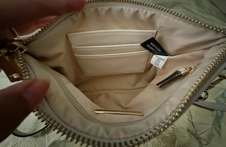 Bolso Bandolera INC International Concepts Crema $199 Bolso de Hombro con Anillo Dorado Foto 3 de 4