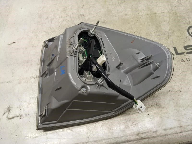 Lámpara de luz trasera panel cuarto izquierdo Lexus RX350 2007-2009 81561-48061 OEM Foto 3 de 4