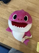 Pinkfong Baby Shark Official Song Plush by WowWee - Pink Mommy Shark Sings Tempo