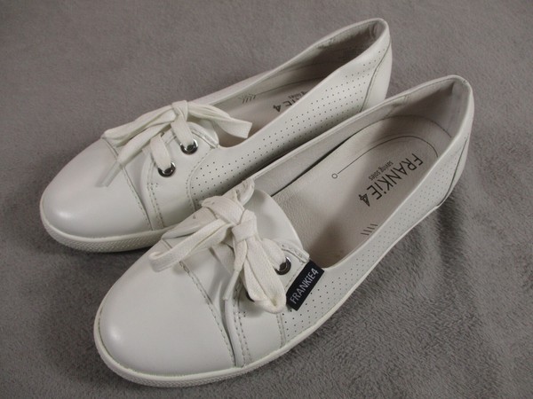 Frankie4 Hannah II Slip On Sneakers Women 7 White Comfortable Orthotic Flats