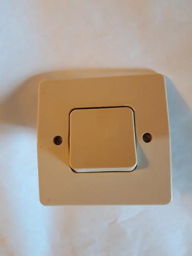 Interrupteur Poussoir Legrand Neptune II Couleur Ivoire - Modèle D'occasion En état Fonctionnel