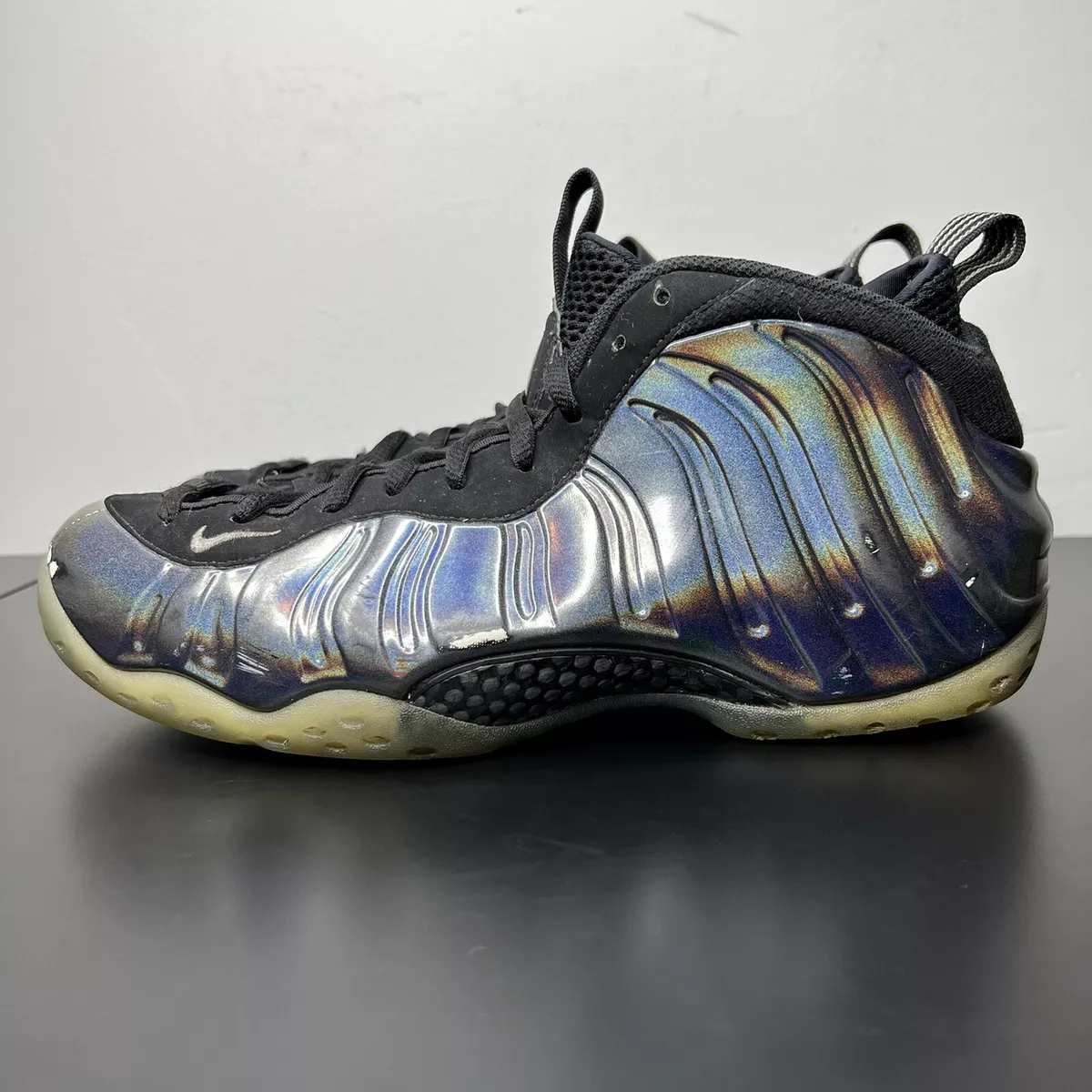 Nike top foamposite holographic