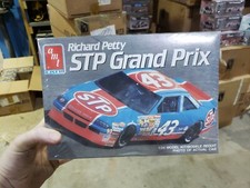New AMT 43 Richard Petty's STP Grand Prix Model Kit 6728