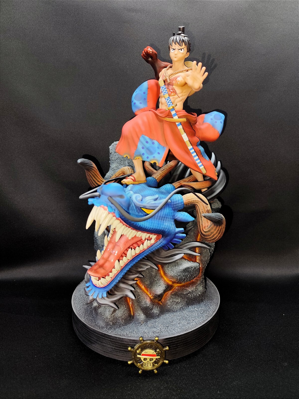 Figurine One Piece Luffy haute sculpture aux détails peints à la main