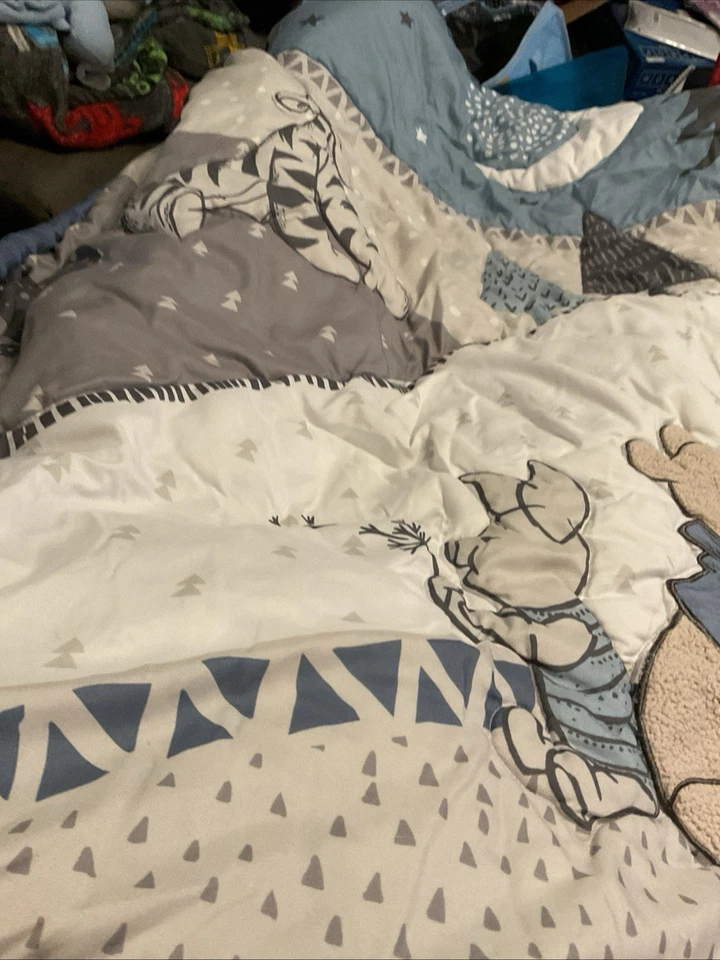 Disney Baby “Forever Pooh” Lote de 3 Piezas Edredón, Peluche Pooh y Móvil Musical Foto 3 de 4