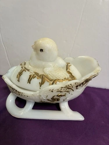Very Vintage. Milk Glass Chick, In Egge, In Sleigh 4 X 4”