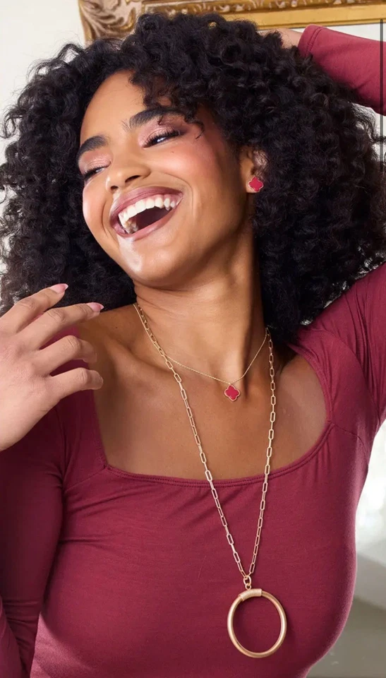 Juego de collar y pendientes Park Lane Red Lana enchapados en oro edición limitada diseño de cuatro hojas  Foto 4 de 4