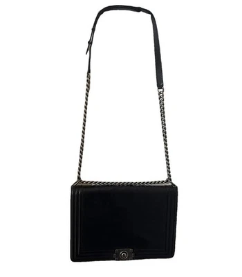 CHANEL Reverso Boy Schultertasche Schwarz Leder