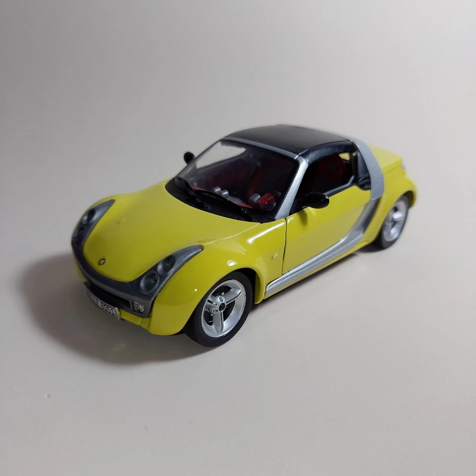 Smart Roadster 1/24 Burago Diecast Modellino Auto Bburago Made In Italy  - Immagine 2 di 4