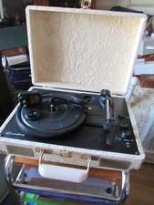 CROSLEY RECORDS PLAYER -NEW OLD STOCK /W POWER SUPLY AND 45 RPM ADAPTOR