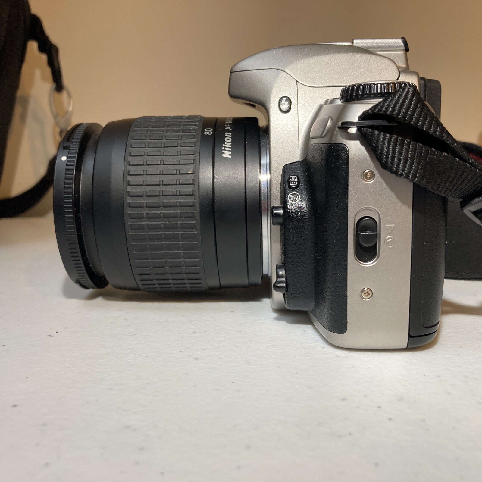 NIKON N65 AF 35mm SLR film CAMERA NIKON AF NIKKOR 2880mm 3.35.6G LENS