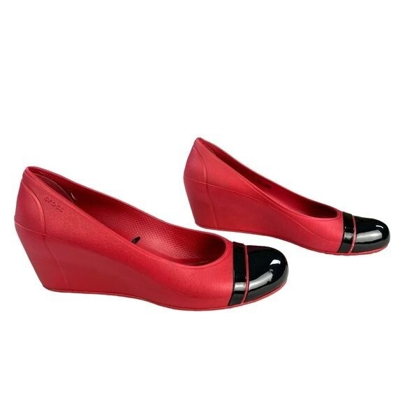 CROCS Cap Closed Toe Wedge Pumps Slip On Shoes Red Black Womens Size 9