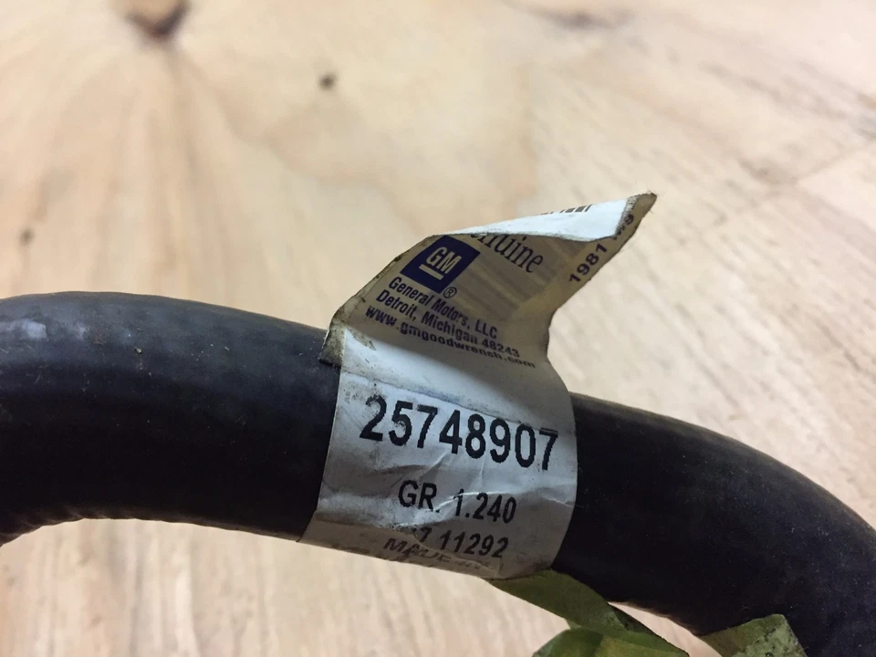 Manguera inferior salida radiador Cadillac Deville 2000-2005 nos gm 25748907 gr. 1.240 Foto 2 de 2