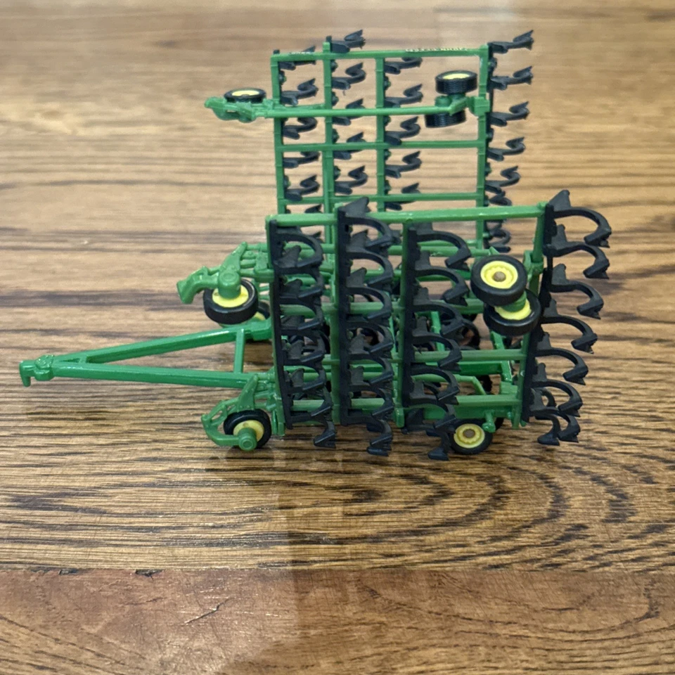 John Deere 2200 Field Cultivator 1/64 Scale Model, Green, Decals - Image 3 of 4