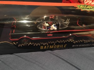 batmobile with bendable figures