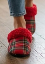 NEW RED Classical Plaid Slippers for Women Size LARGE Holliday