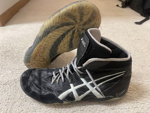 Size 13 ASICS Cael Sanderson Wrestling Shoes  V2.0 Excellent Condition