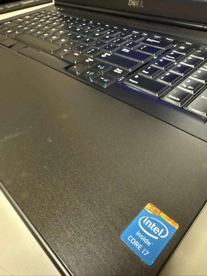 Dell Precision M6800 — i7-4900MQ • 32GB RAM • 256GB SSD + 1TB HD • NVIDIA K5100M - Image 2 of 4
