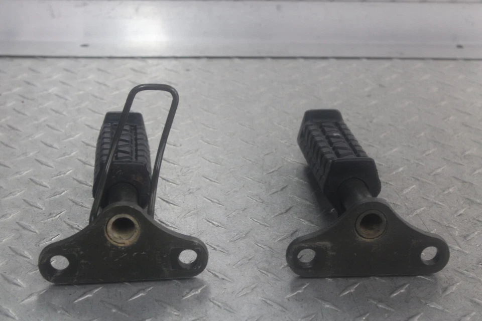 Yamaha Moto 4 YFM80 1986 juego de estriberas delanteras 55X-27411-01-00 55X-27421-01-00 Foto 4 de 4