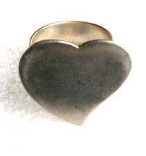 VINTAGE STUNNING STERLING SILVER HEART RING SIZE 6.75