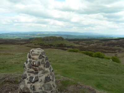 Foto 6x4 Cairn auf Windy Hill Windy Hill \/NS3163 Teil von Muirshiel Land c2008