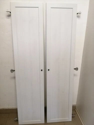 Armadi bianchi IKEA per la camera da letto