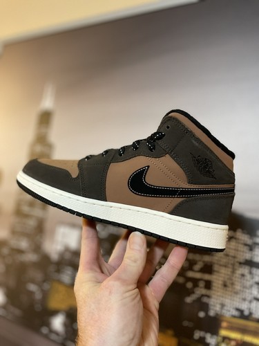 Nike Air Jordan 1 Mid SE Dark Chocolate 