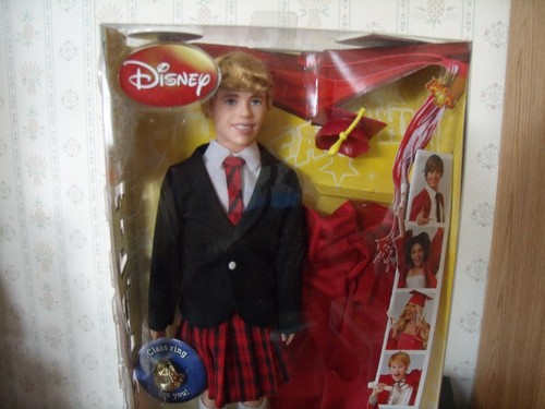 DISNEY HIGH SCHOOL MUSICAL 3 SENIOR YEAR "RYAN" GRADUATION DAY NEW IN BOX - Picture 2 of 7