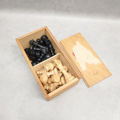 Vintage kleines Staunton Muster Holz Schachspiel Figuren in Holzkiste