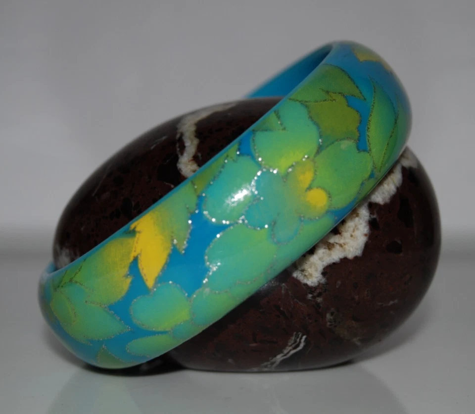 BRAZALETE BRAZALETE GRANDE AZUL Y MULTICOLOR ESTAMPADO DE FLORES ACRÍLICO DECLARACIÓN Foto 2 de 4